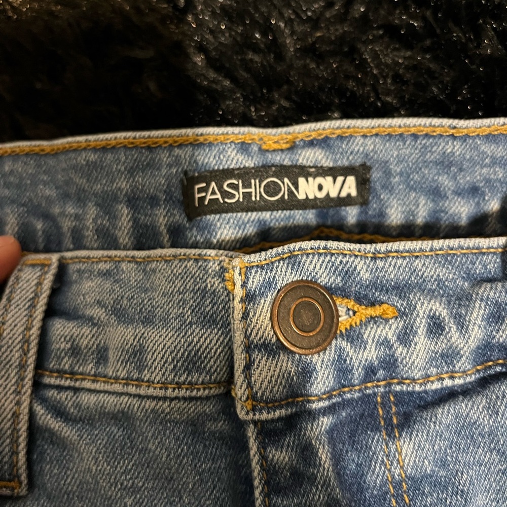 Fashion nova distressed jeans - Picture 2 of 4